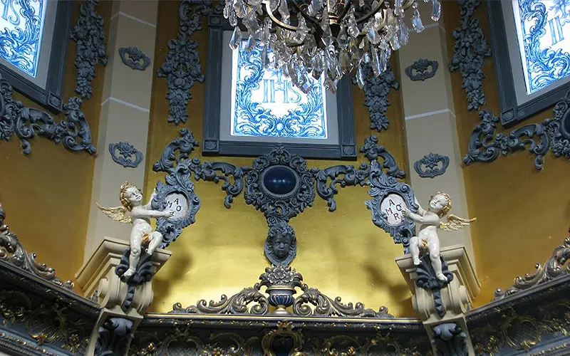 Detalle de los ángeles en la cúpula del Museo Jesús Nazareno