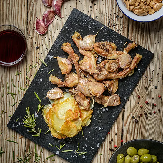 Cabrito frito con ajos Cabrito frito con ajos