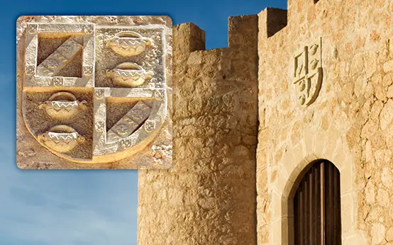 Escudo del Marqués de Villena sobre la puerta del Castillo de Jumilla