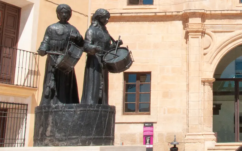 Monumento Tamboradas en Plaza de Arriba