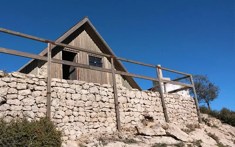 Refugio en el Pico de la Madama de El Carche