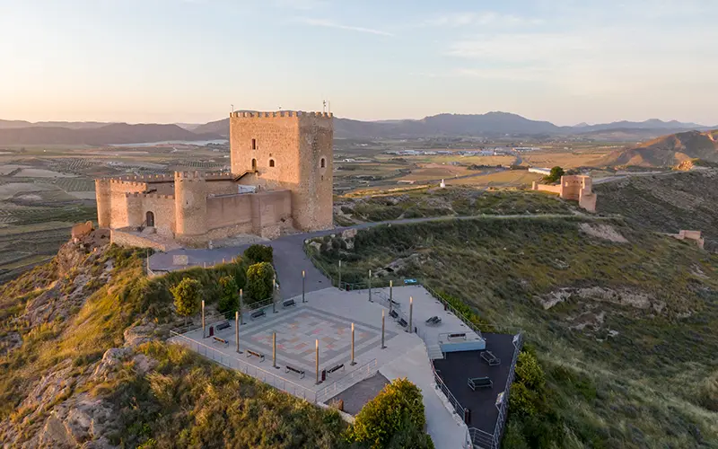 Vista aérea del Castillo de Jumilla y explanada